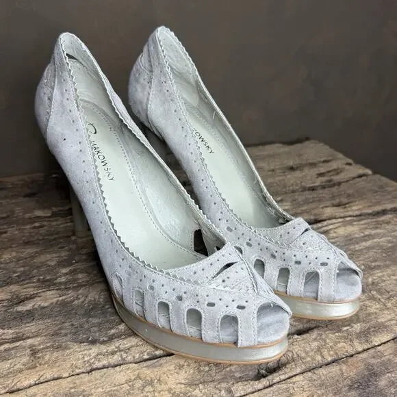 B Makowsky Gray Suede Peep Toe Cutout Platform Heels Women’s Size 9.5M - Picture 2 of 9